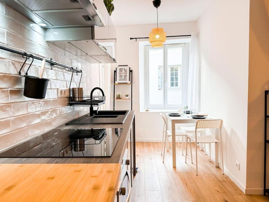 Apartment Nouveau ** Le Raffine Au Coeur De ** Parking Guingamp