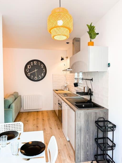 Apartment Nouveau ** Le Raffine Au Coeur De ** Parking Guingamp