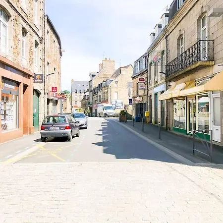 Nouveau ** Le Raffine Au Coeur De Guingamp ** Parking Exterior photo